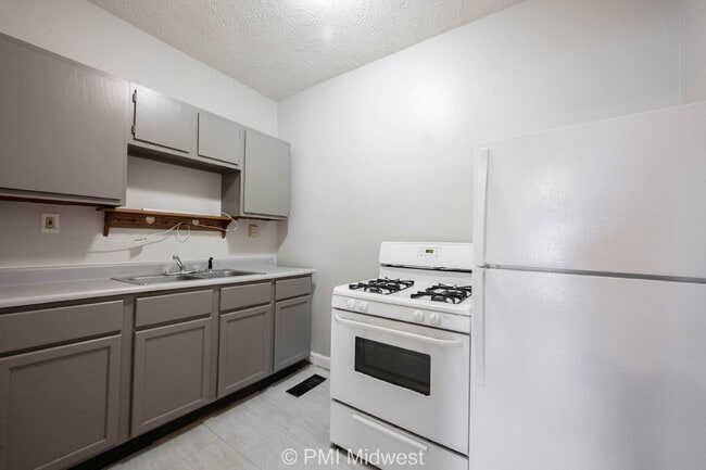 Photo - "Cozy 1-Bedroom Gem in Kokomo's Heart – Id... Unit 3
