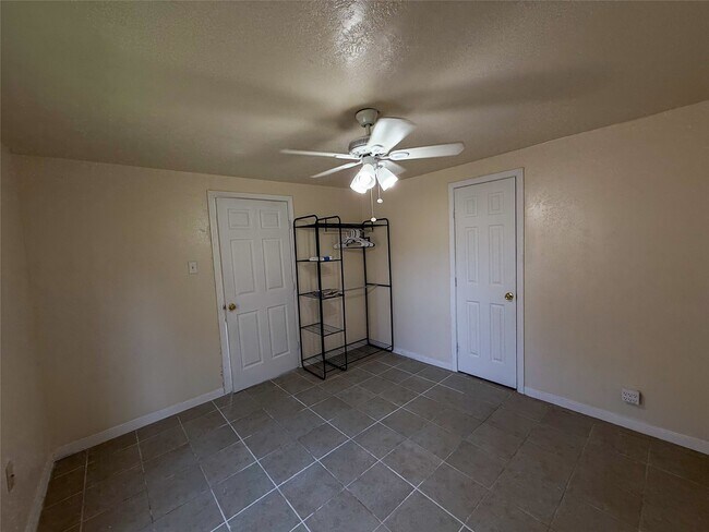 Photo - 8430 Holiday Ln Unidad C