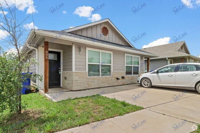 Building Photo - 806 N Broughton St Rental
