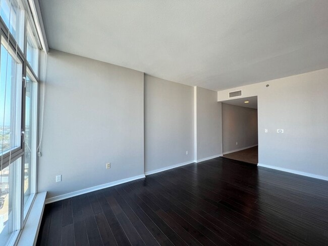 Photo - Downtown Long Beach - West Ocean - 1 Bedroom - Stunning Ocean Views - Gorgeous!!!!!!