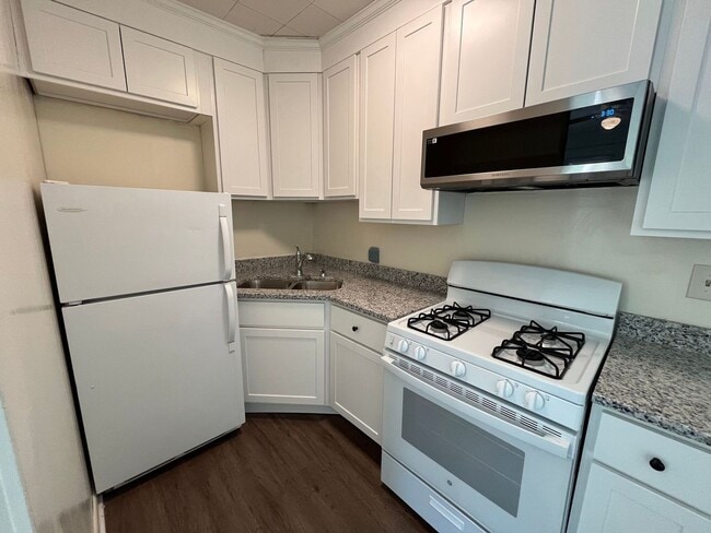 Photo - Spacious one bedroom 2nd floor apartment -...