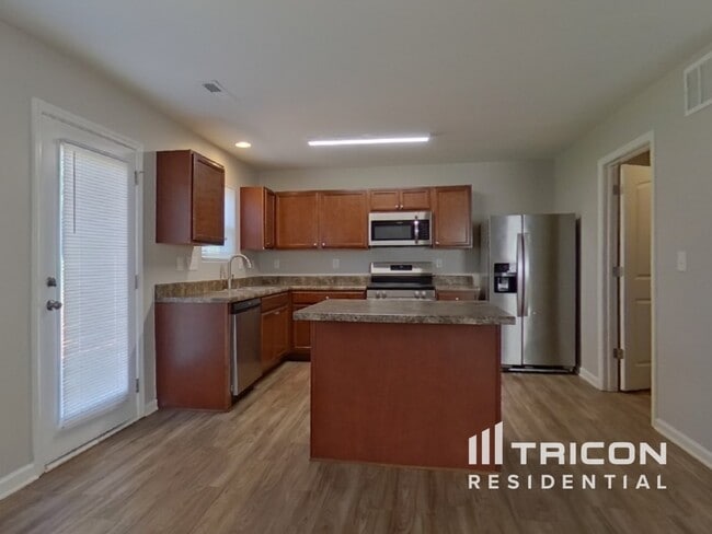 Photo - 5819 Hewitt Dr