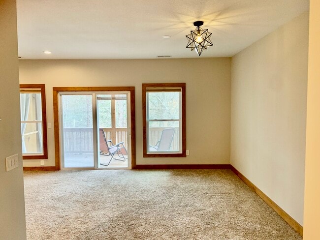 Photo - 208 Rainbow Terrace