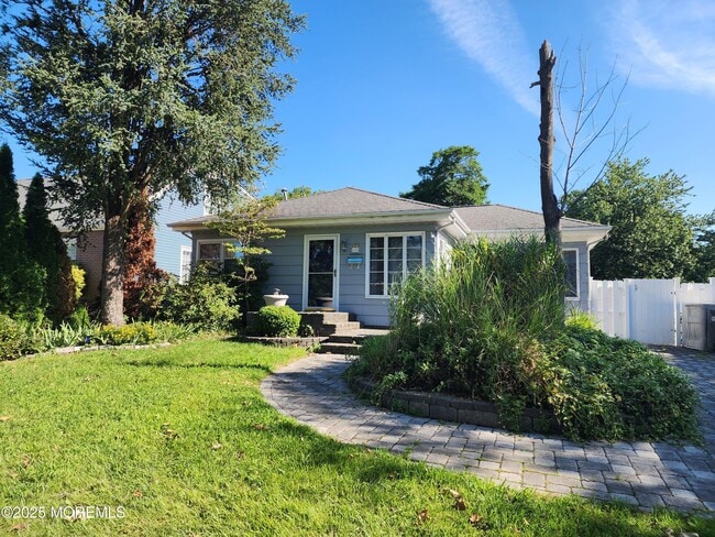 Building Photo - 605 Delaware Ave Rental