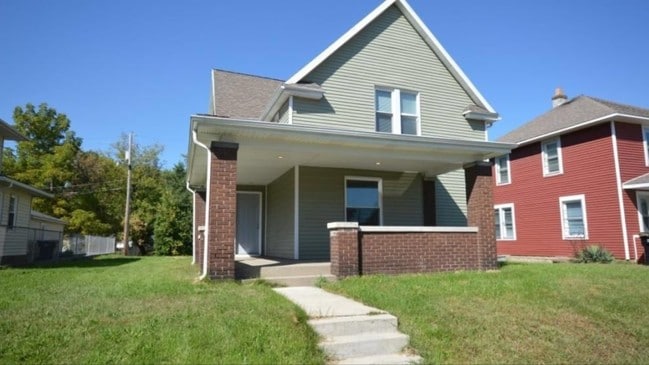 Photo - 605 N St Peter St