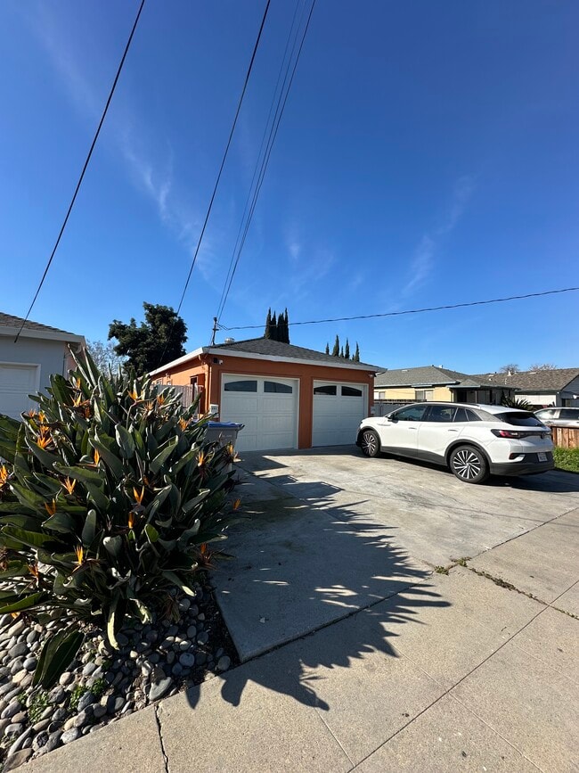 Building Photo - 773 N 14th St