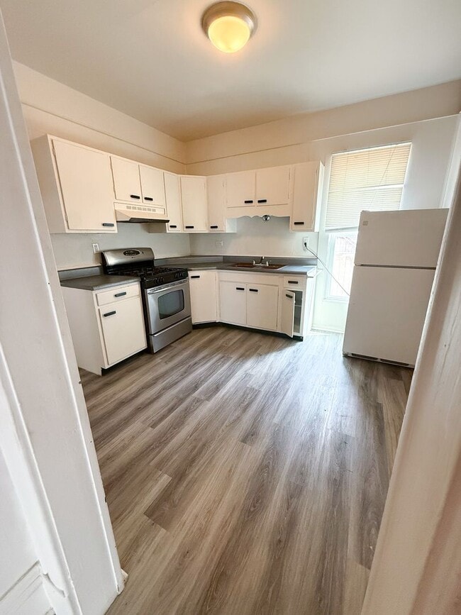 Building Photo - Spacious Multi-Unit Home Near UNC – Flexib... Unit A - Main Level