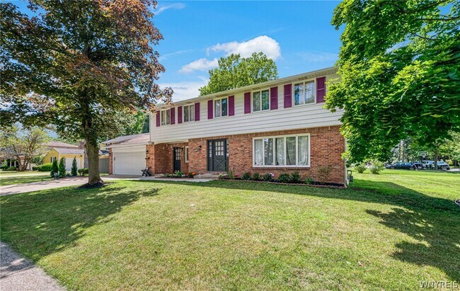 Photo - 71 Chaumont Dr