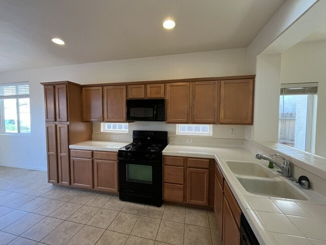 Photo - Residential 3 bed 2 bath in Elk grove