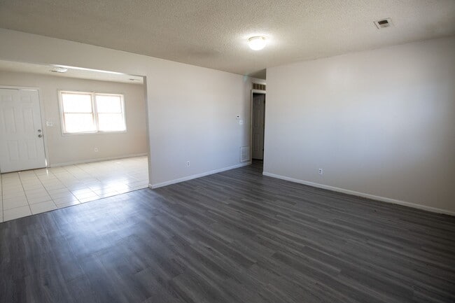 Building Photo - 3604 Greeley Dr Unit 3604 Greeley - B