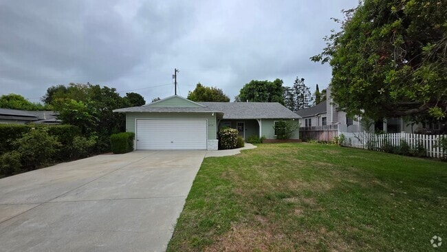 Building Photo - Sherman Oaks 3+2 w/appliances, wood floors... Rental