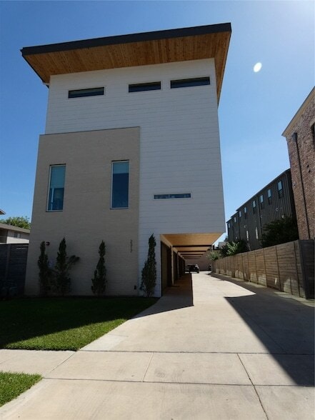 Building Photo - 2317 Moser Ave Rental