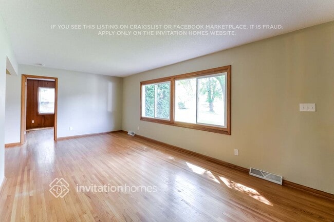 Photo - 3790 Grand Ave