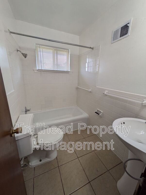 Photo - 106 S High St