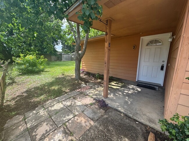 Photo - Gulf Breeze - Greenbriar Estate - 2 bedroom, 1 bathroom