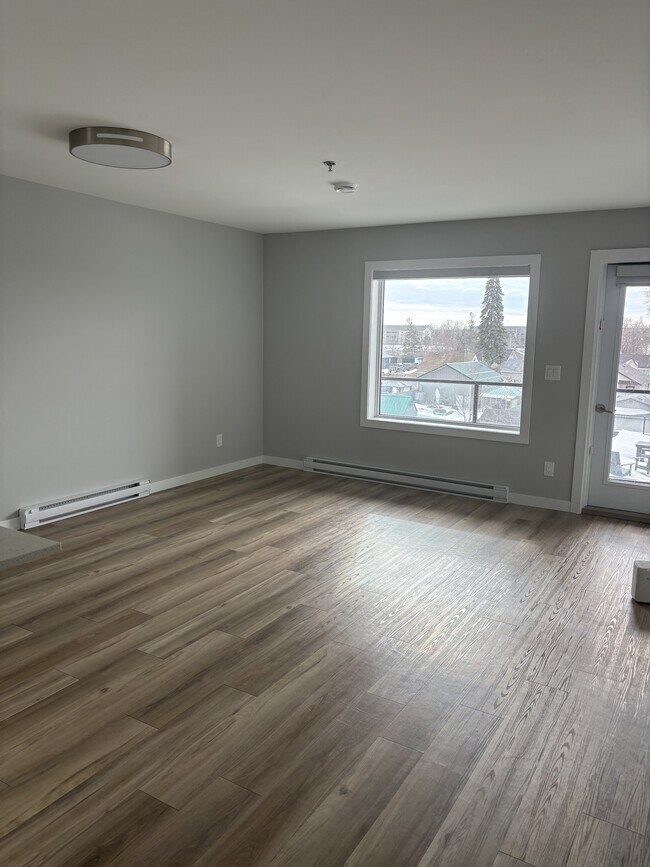 Photo - 475 St Anne's Rd Unit 323