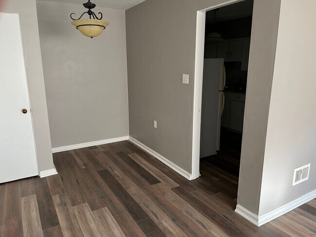 Photo - Two Bedroom in Alton