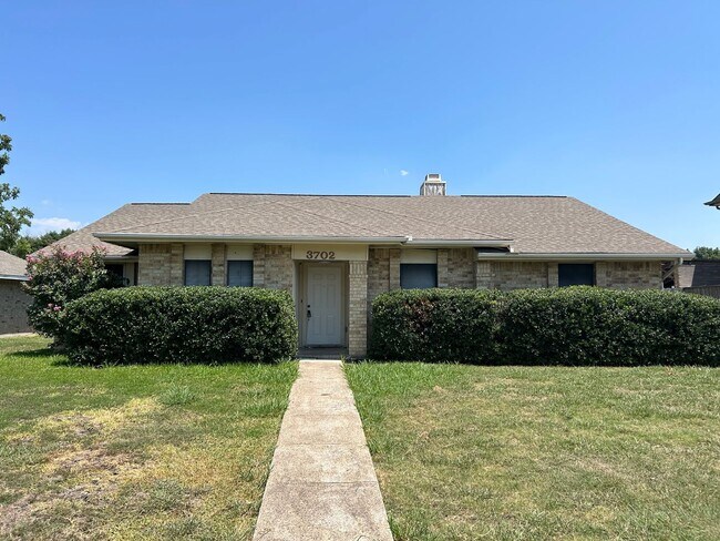 Photo - 3702 Bond St