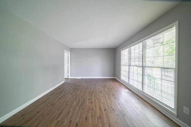 Photo - 3413 Hiawatha Dr
