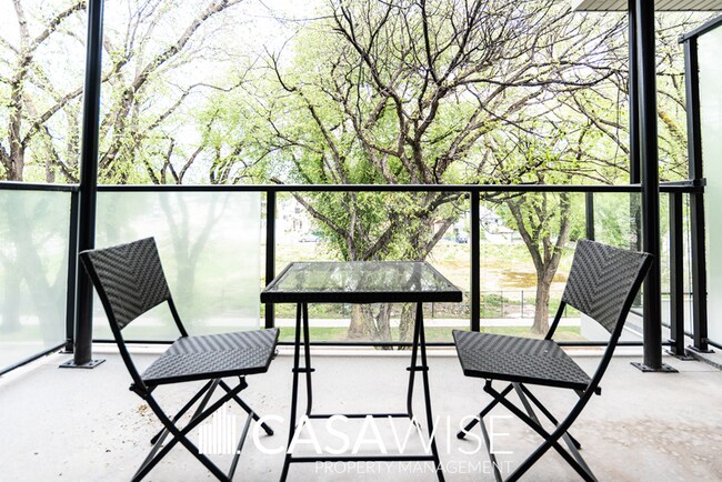 Photo - 10837-383 83 Ave NW