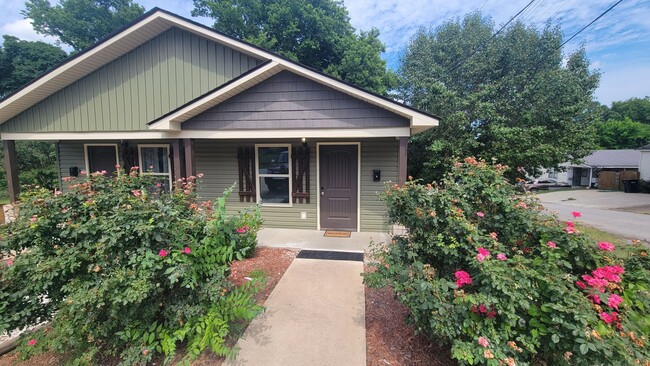Building Photo - 1 Bedroom/1 Bathroom Apartment in Batesville Unit Apt B