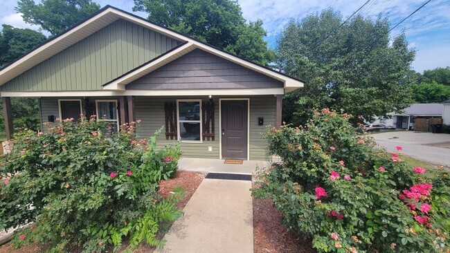 Building Photo - 1 Bedroom/1 Bathroom Apartment in Batesville Unit Apt B