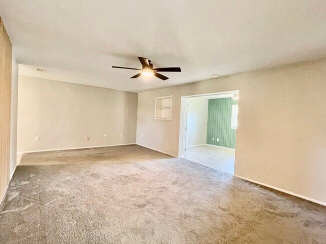 Building Photo - 1943 Sky Dr