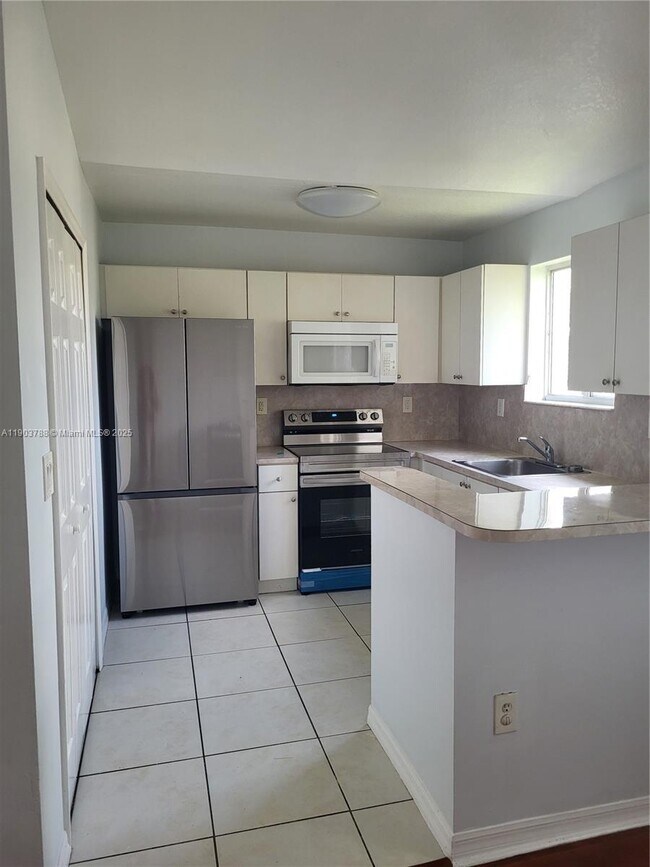 Photo - 2920 SE 12th Rd Unit 201-30