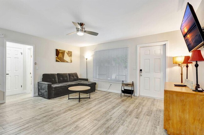Building Photo - 3208 Marine Dr Unit 2 Rental