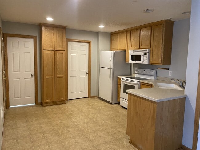 Photo - 860 Independence Dr