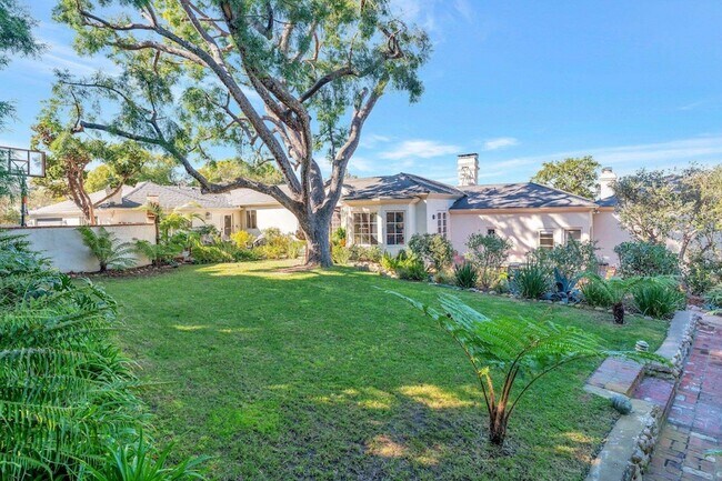 Photo - 1402 W Muirlands Dr