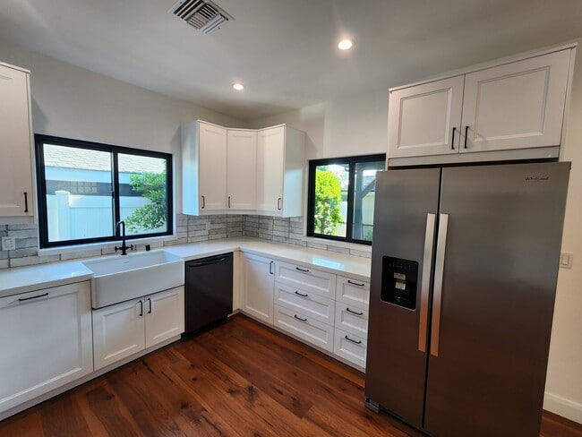 Building Photo - 7507 Hesperia Ave Rental