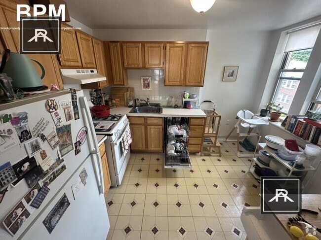 Building Photo - 2 bedroom in Brighton MA 02135 Unit 12 Rental