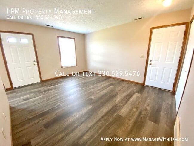 Photo - 2525 Zircon St NE