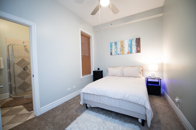 Photo - 4852 S Prairie Ave