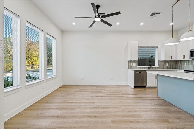 Photo - 8324 Corinth St