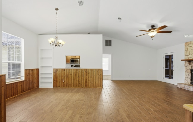 Photo - 2162 Saint Martins Dr E
