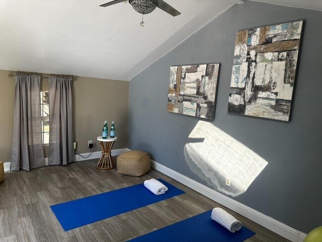 Photo - 2172 La Salle Dr