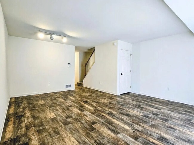 Photo - 48 Ramsgate Ln