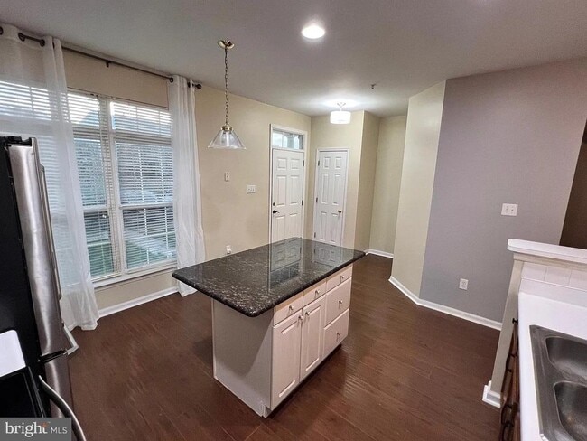 Photo - 439 Amelanchier Ct