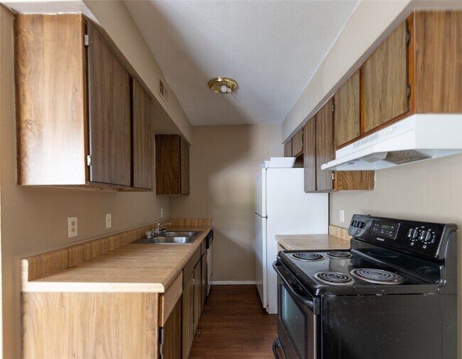Photo - 2708 Evergreen Cir Unit False