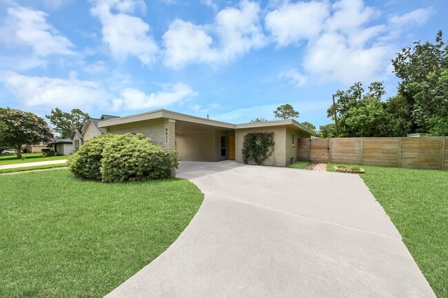 Building Photo - 4011 Ebbtide Dr