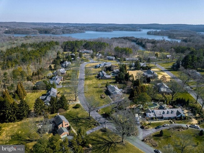 Photo - 2210 Boxmere Rd