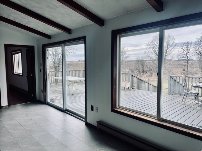 Sala de estar con vista al patio. - 13433 County 13