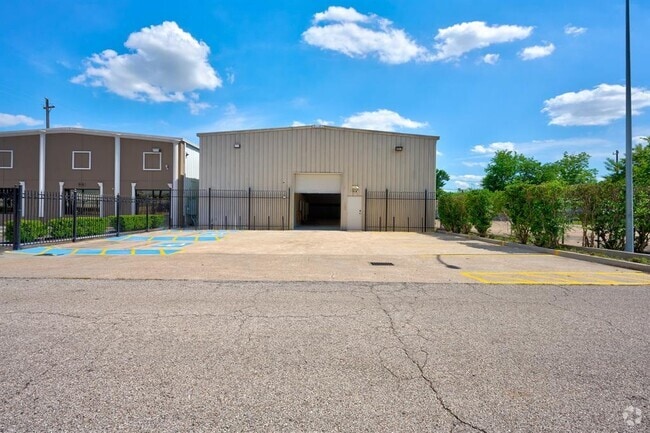 Building Photo - 914 Oak Glen Dr Rental
