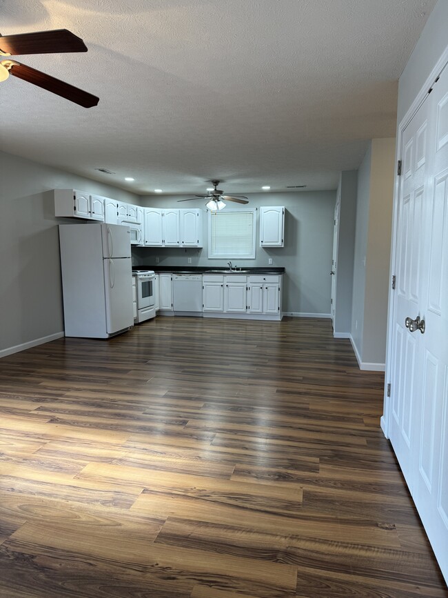 Photo - 143 School Side Dr Apartamentos Unidad 143A Schoolside Drive