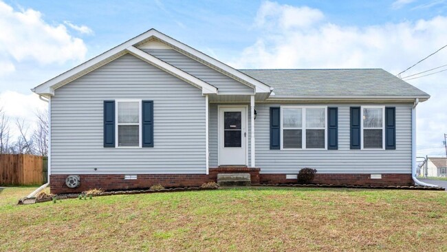 Fenced Backyard with a Shed! - Fenced Backyard with a Shed! House