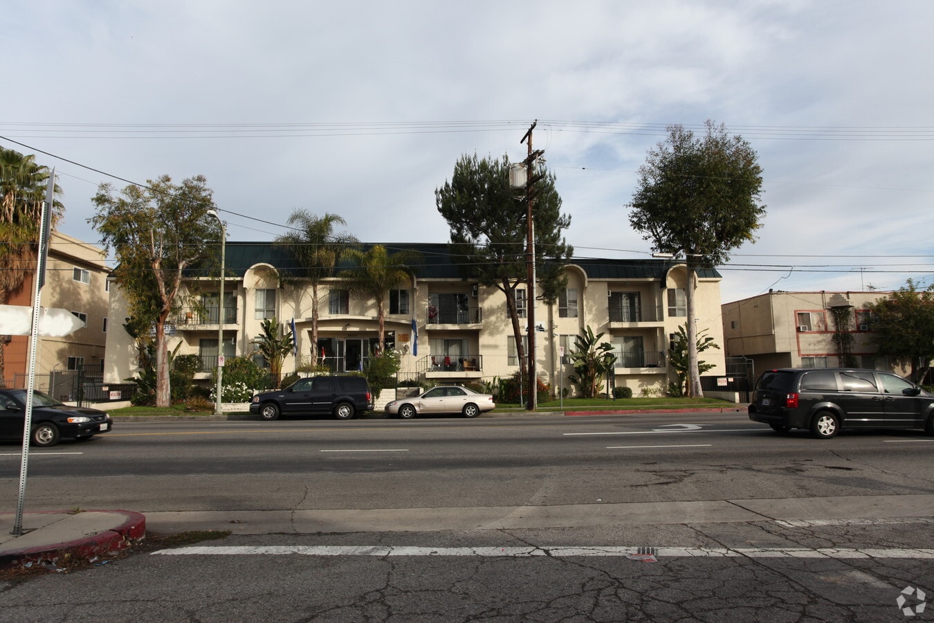 20317 Sticoy St Apartments - 20317 Saticoy St