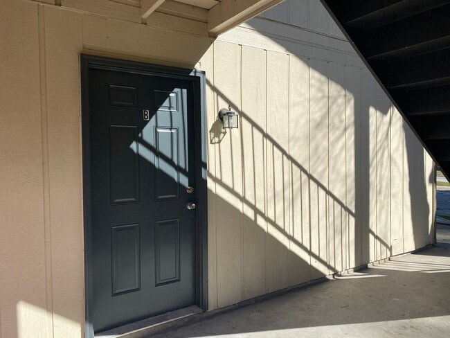 Photo - 1346 Jade Ave Unit 1346-B