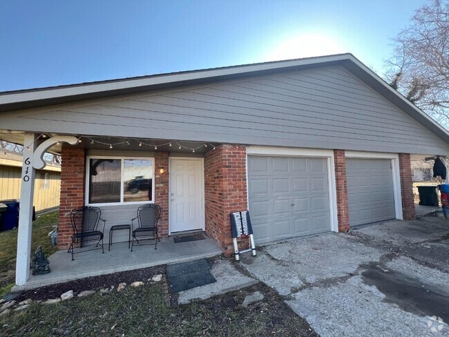 Building Photo - 610 Bremer Dr Rental